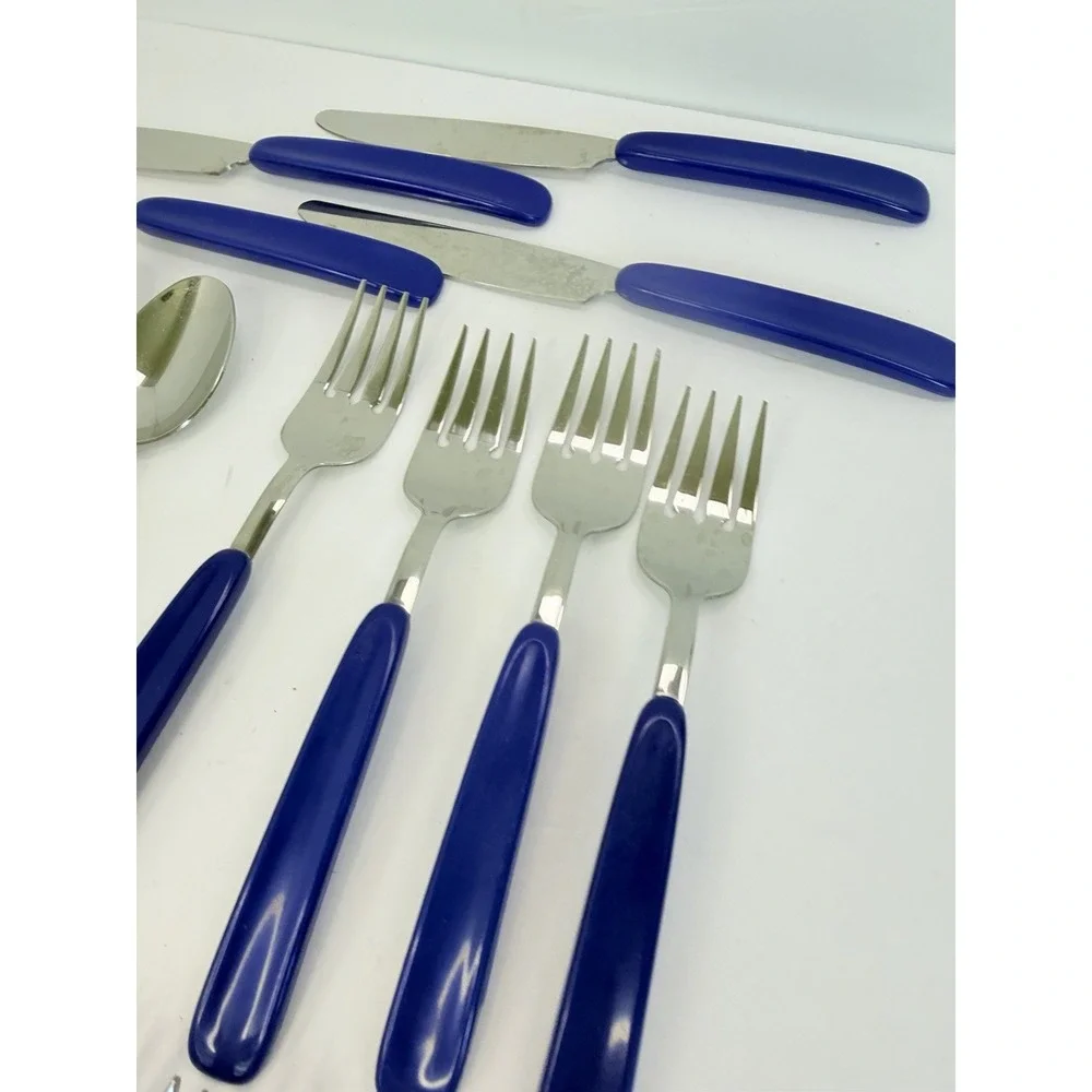 Oneida Vintage Flatware Set Blue Plastic Handles 20 Pieces 4 Place Settings